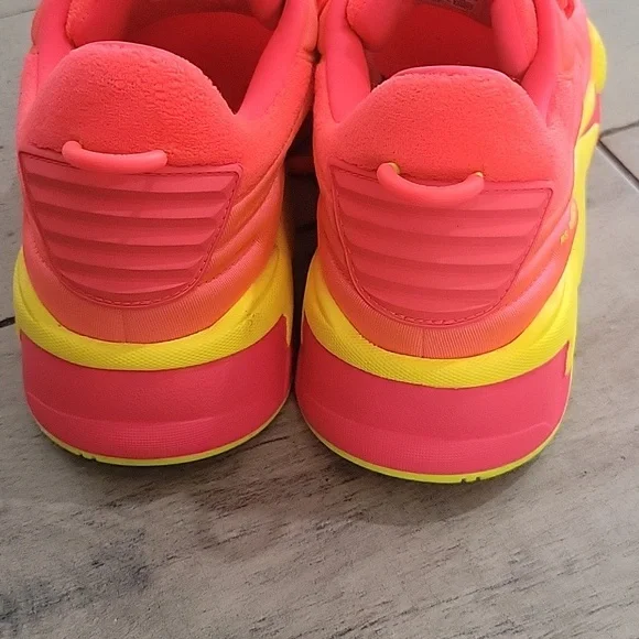 Puma Neon Pink and Yellow Sneakers Size 8.5 In Amazing Conition - Picture 3 of 6
